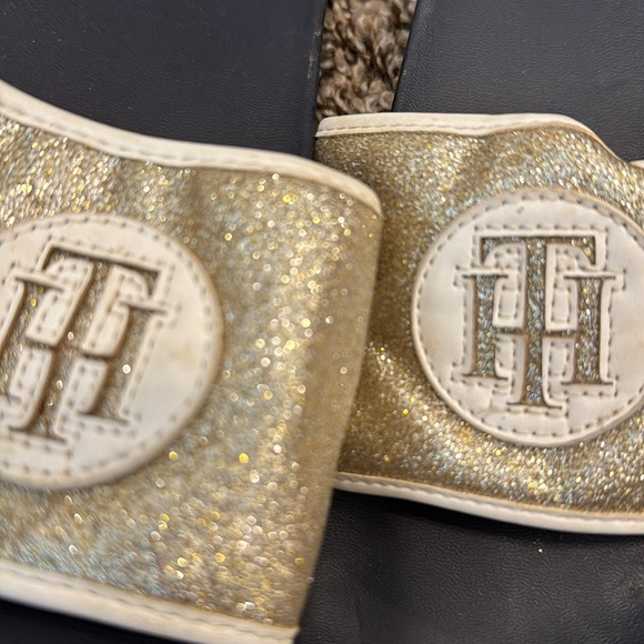 Woman’s size 9 Tommy Hilfiger slides - Picture 2 of 4
